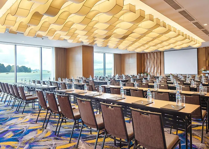 Wyndham Legend 5* Ha Long