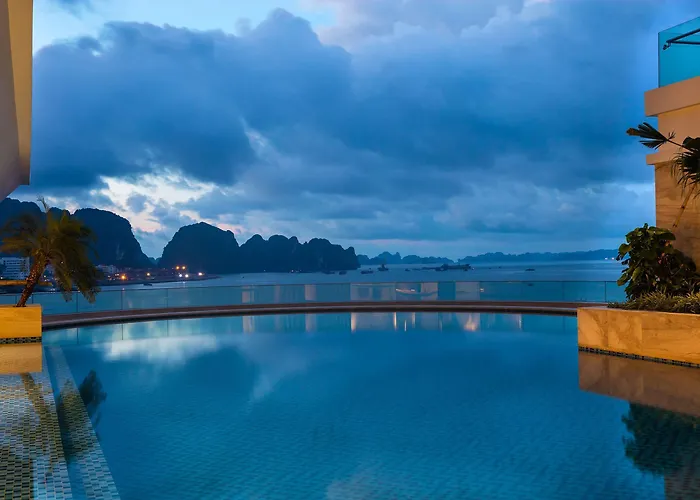 Wyndham Legend 5* Ha Long